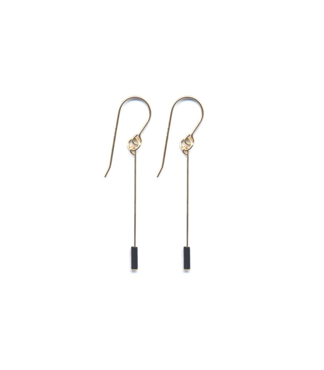 E1880 Black Line Drop Earrings