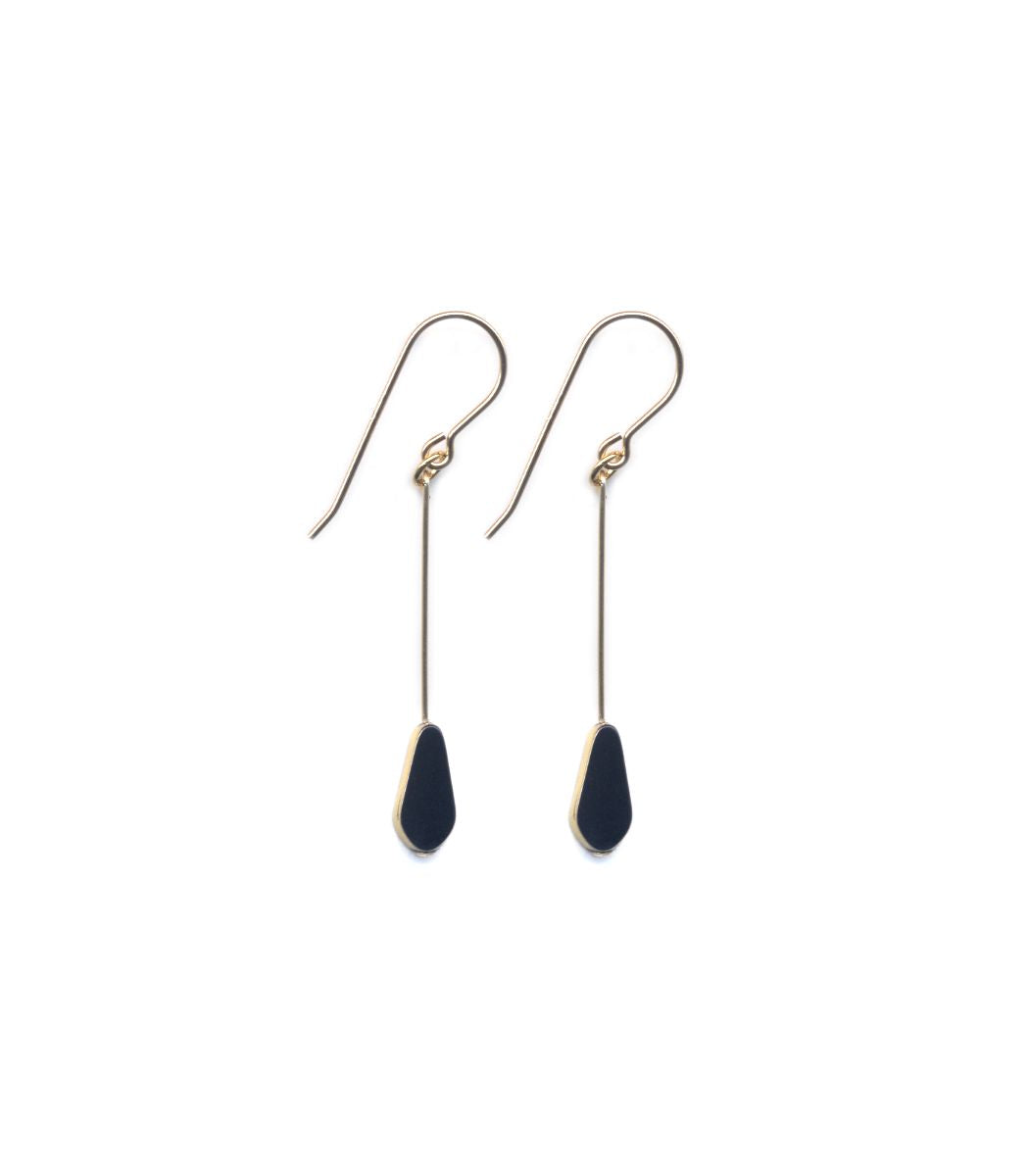 E1922 Black Petal Earrings